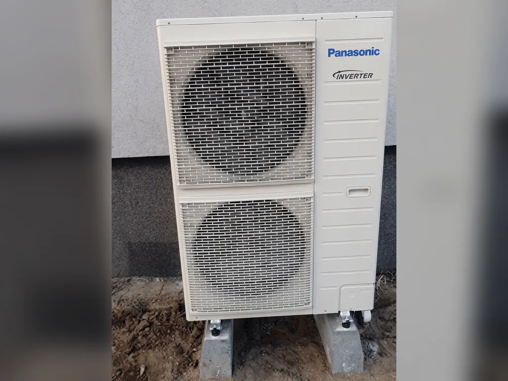 Pompa ciepła, Rydułtowy: Jednostka zewnętrzna Panasonic (dwa wentylatory)