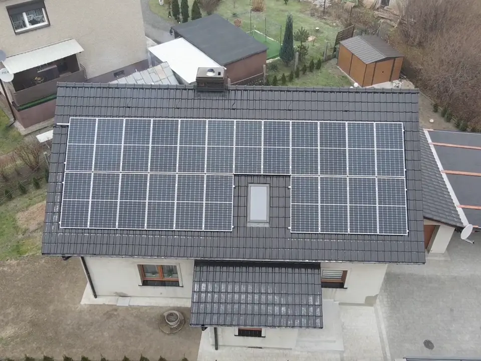 Instalacja fotowoltaiczna 9,79 kWp, Rybnik, widok z drona