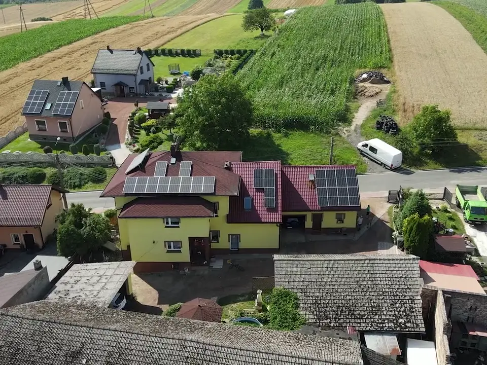 Instalacja fotowoltaiczna 9,35 kWp, Kornowac, widok z drona