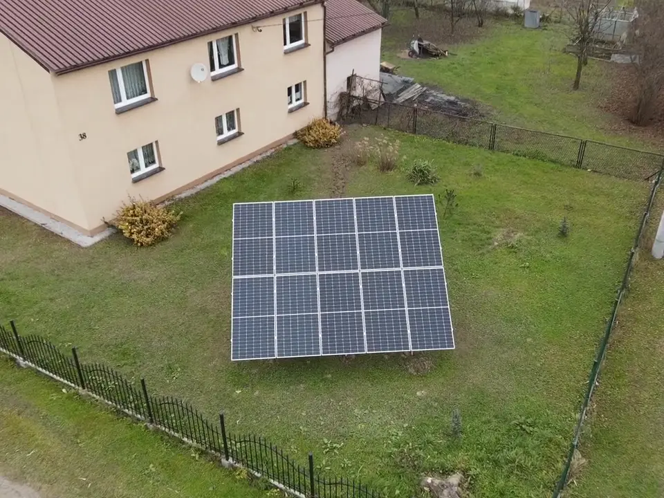 Instalacja fotowoltaiczna 4,45 kWp, Uchylsko, widok z drona