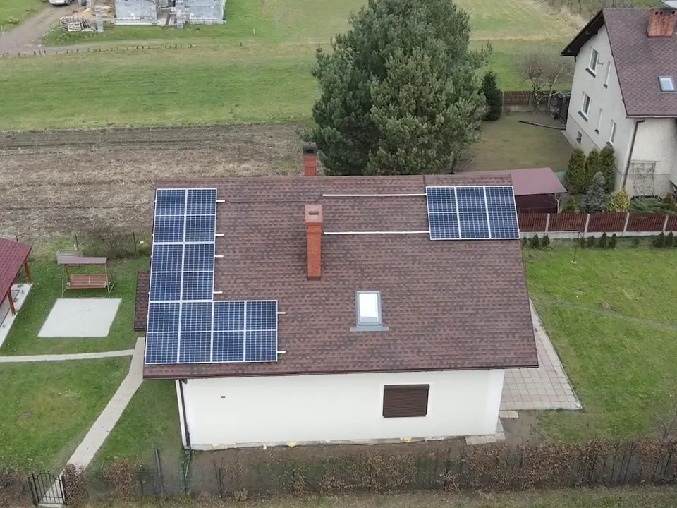 Instalacja fotowoltaiczna 4,9 kWp, Świerklany, widok z drona