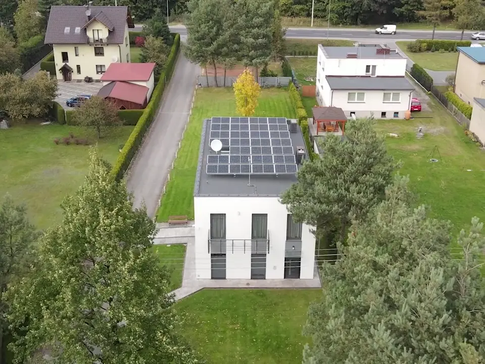 Instalacja fotowoltaiczna 9,99 kWp, Żory, widok z drona