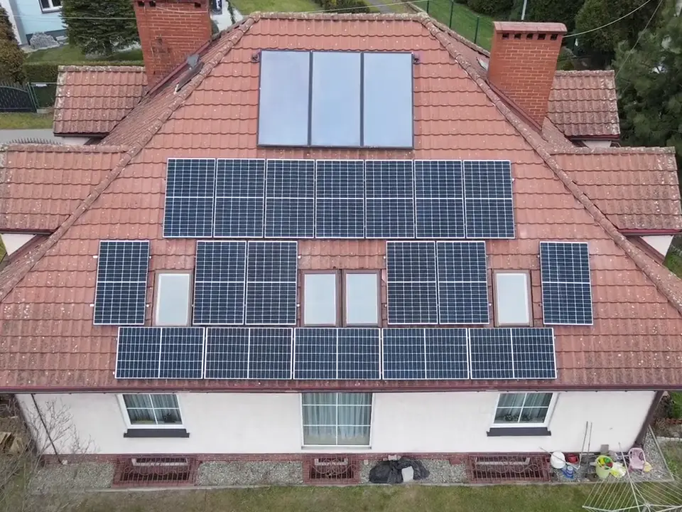 Instalacja fotowoltaiczna 6,39 kWp, Rybnik, widok z drona