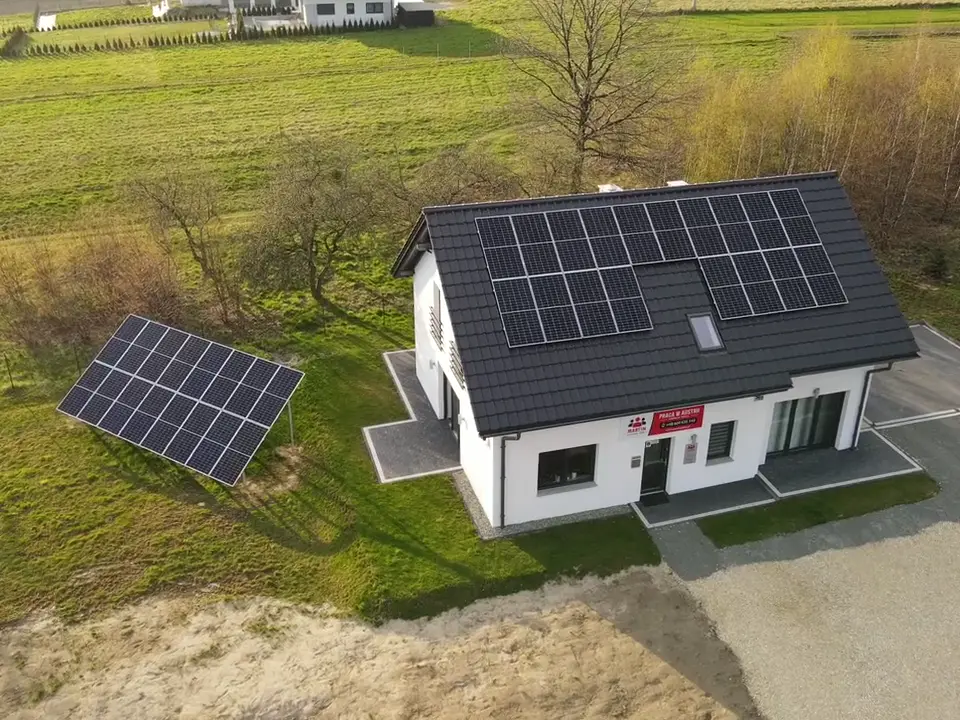 Instalacja fotowoltaiczna 14,96 kWp, Wodzisław Śląski, widok z drona